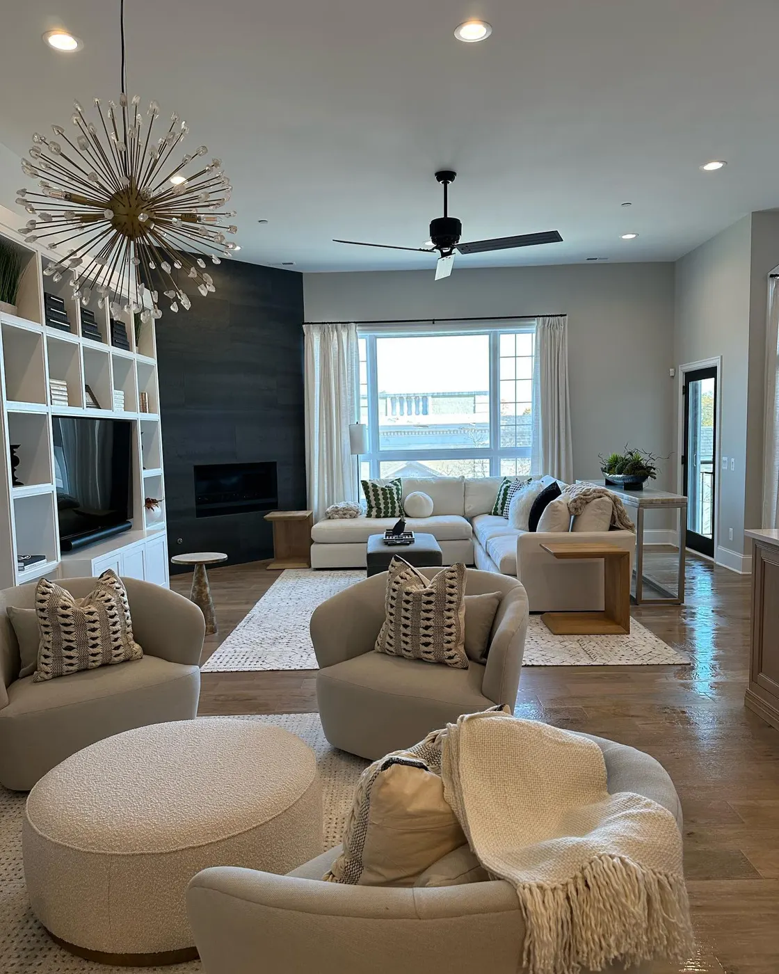 Bright, tidy living room